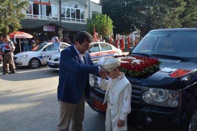 Valinin Makam Aracı Şehit Oğlunun Sünnet Arabası Oldu