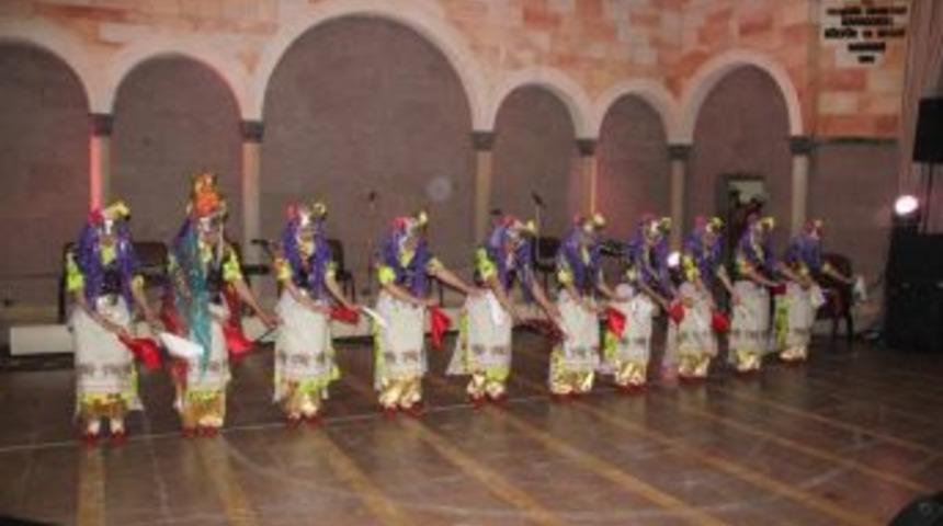 Halk Oyunları Ve T&uuml;rk Halk M&uuml;ziği Topluluğu Koro Eğitimi Başlıyor