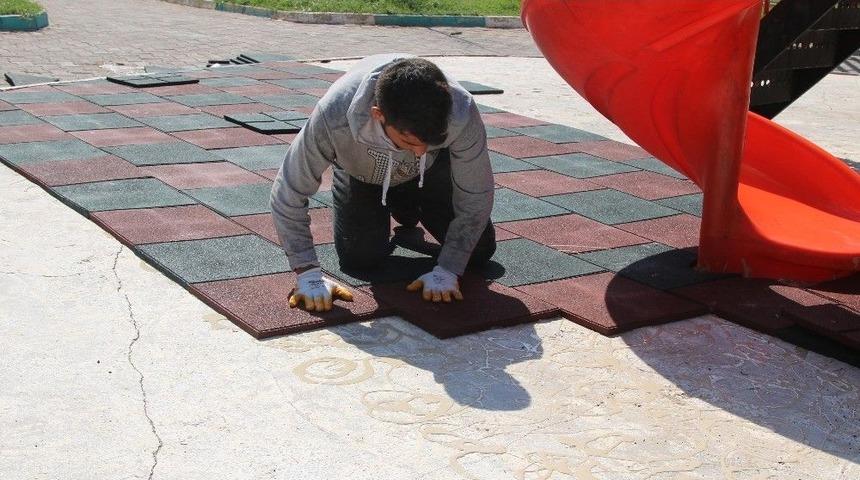 Haliliye&rsquo;de Parklar Yenileniyor