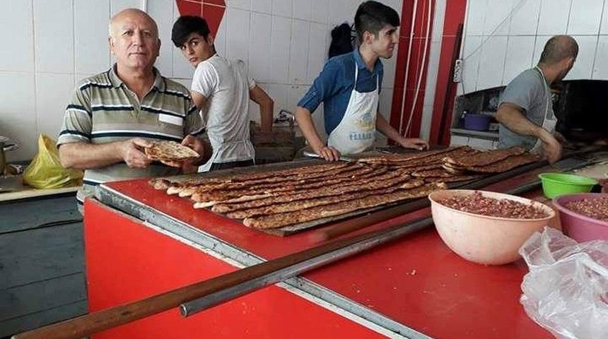 Yerk&ouml;y&rsquo;de Fırınlarda Kıymalı Pide Kuyruğu