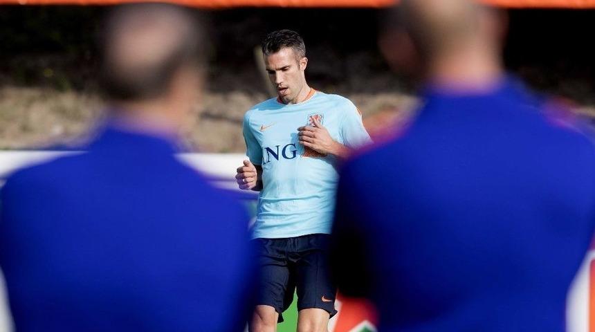 Fenerbah&ccedil;e&rsquo;de Van Persie Rahatsızlığı