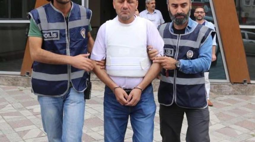 Hasmını Bı&ccedil;aklayarak &Ouml;ld&uuml;rd&uuml;