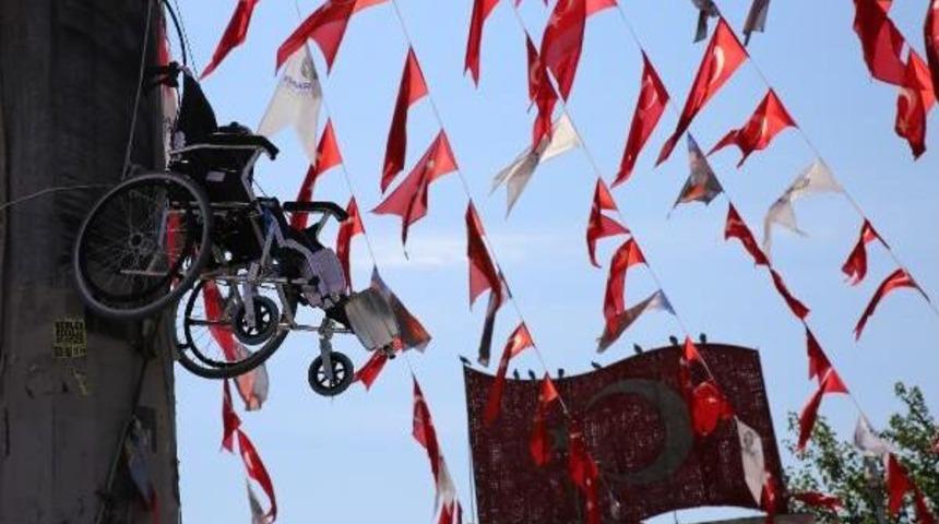 G&ouml;ndere Tekerlekli Sandalye &Ccedil;ektiler