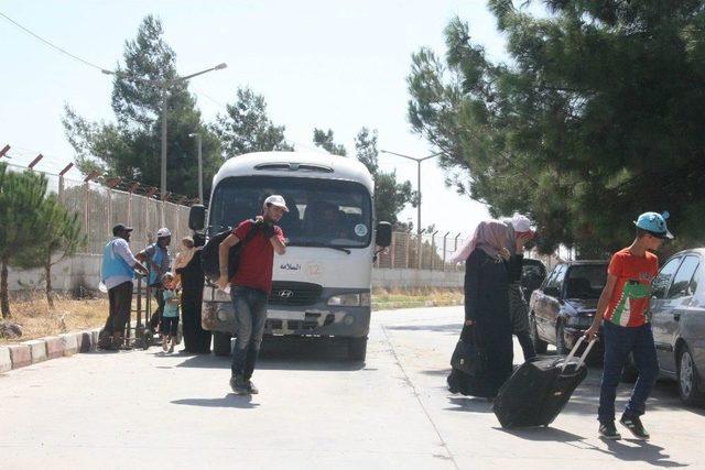 Bayramı Ülkelerinde Geçiren Suriyeliler Türkiye’ye Dönmeye Başladı