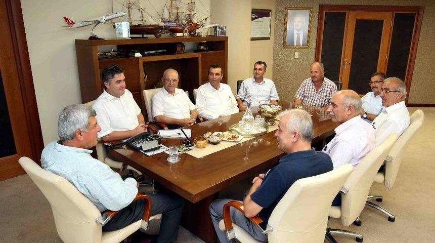 Başkan Karaosmanoğlu Derinceli Muhtarlarla Buluştu