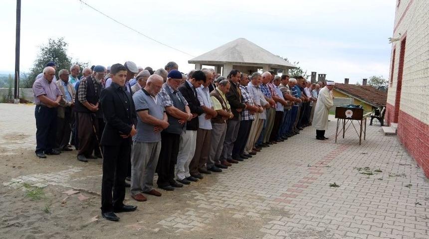 &rsquo;kız İsteme&rsquo; Cinayetinde &Ouml;lenler Toprağa Verildi