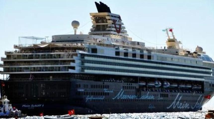 L&uuml;ks Yolcu Gemisi, Bu Yıl Ilk Kez Bodrum'da