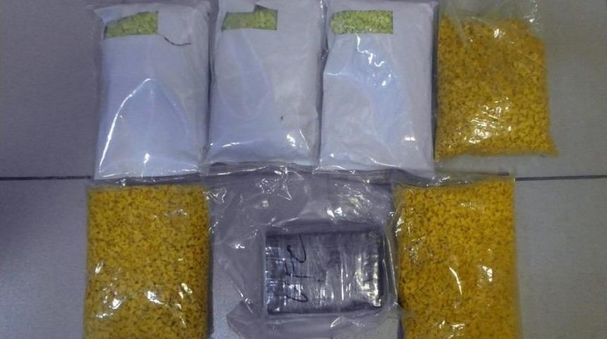 Durdurulan Ara&ccedil;tan Bin 240 Gram Kokain Ve 30 Bin Uyuşturucu Hap &Ccedil;ıktı