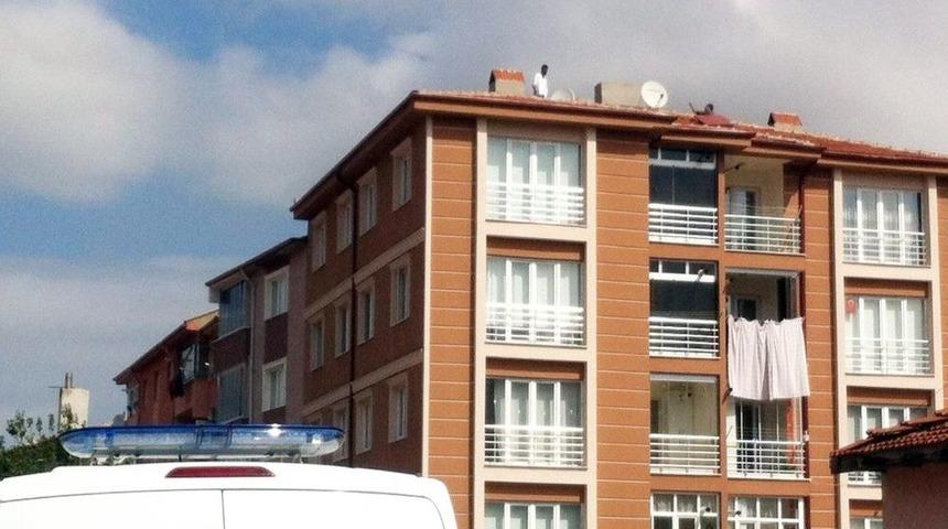 Boşanma Aşamasında Olduğu Karısının Evinin Karşısında İntihar Etmek İstedi