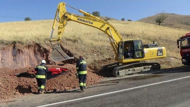 Yola Savrulan Tır’ın Arka Tekerlekleri Yandı