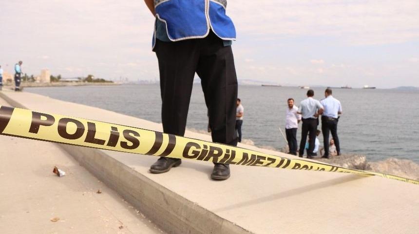 Zeytinburnu Sahilinde Kıyıya Erkek Cesedi Vurdu