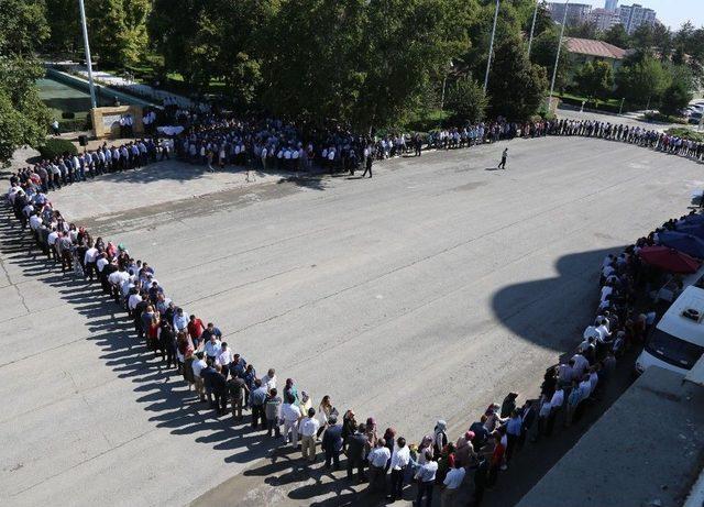 Konuk: “samimiyetsiz Bir Dünyada Yaşıyoruz, Güçlü Olmak Zorundayız”