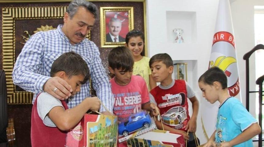 Başkan Tutal, &Ccedil;ocuklarla Bayramlaştı