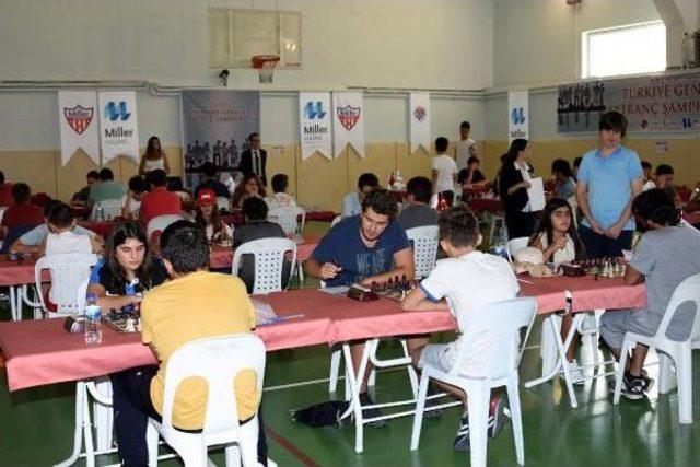&Ccedil;anakkale de T&uuml;rkiye Gen&ccedil;ler Satran&ccedil; Şampiyonası Başladı 1