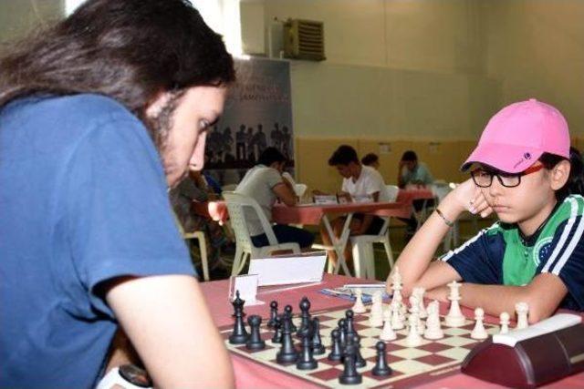 &Ccedil;anakkale de T&uuml;rkiye Gen&ccedil;ler Satran&ccedil; Şampiyonası Başladı 2