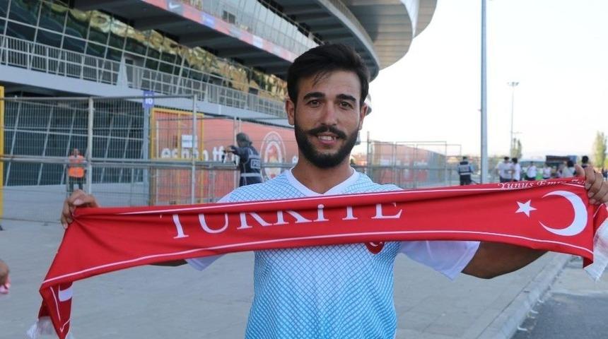 Taraftarların Millilere G&uuml;veni Tam