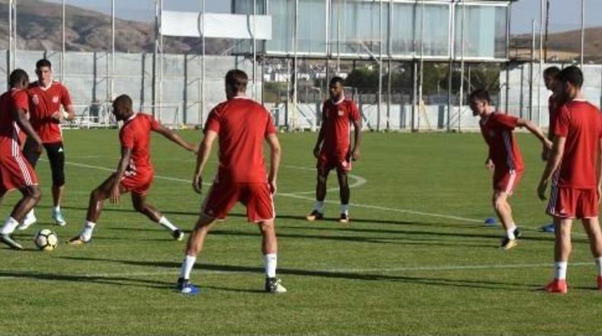 Samet Aybaba'dan Yabancı Yorumu: S&ouml;ylediklerimizle Ansiklopedi Yapılır