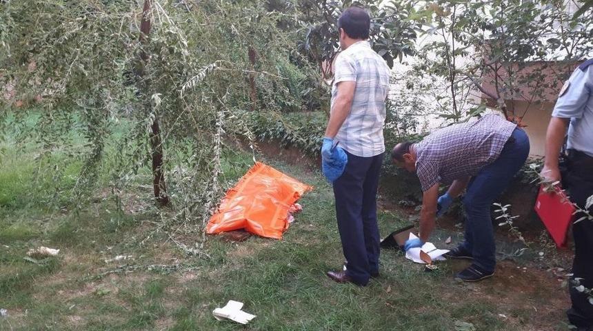 Balkondan D&uuml;şen Gen&ccedil; Kız &Ouml;ld&uuml;