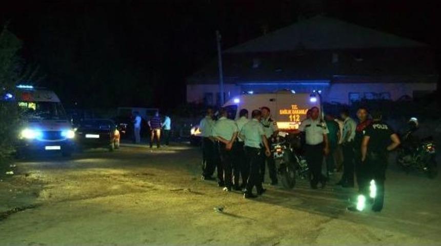 S&uuml;nnet D&uuml;ğ&uuml;n&uuml;nde Silahlı Kavga: 3 Yaralı