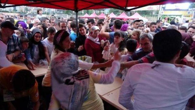 Rize de Pide Festival inde 3 Bin Pide 3 Dakikada T&uuml;kendi 3