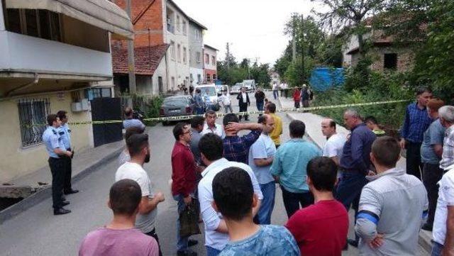 Sokakta &Ccedil;işini Yapan K&ouml;pek Ve Sahibini T&uuml;fekle Yaraladı 2