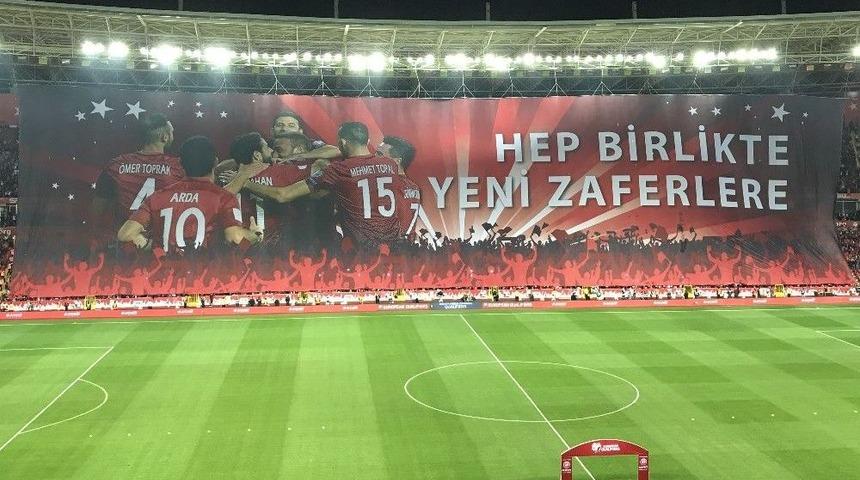 Taraftardan Millilere &rsquo;hep Birlikte Yeni Zaferlere&rsquo;