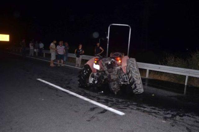 Otob&uuml;s, Trakt&ouml;r Ve Otomobilin Karıştığı Zincirleme Kazada 2 Kişi Yaralandı 2
