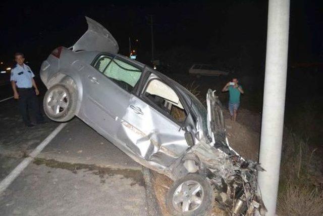 Otob&uuml;s, Trakt&ouml;r Ve Otomobilin Karıştığı Zincirleme Kazada 2 Kişi Yaralandı 3