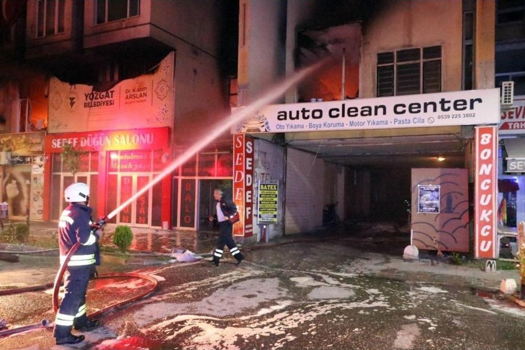 Yozgat&rsquo;ta Abide İş Hanı&rsquo;nda &Ccedil;ıkan Yangın Korkuttu