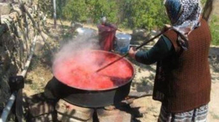 Kışlık Sal&ccedil;alarını İmece Usul&uuml; Yapıyorlar