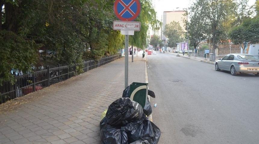 Iğdır&rsquo;da Duyarsız Esnaflar &Ccedil;&ouml;p Yığını Oluşturdu