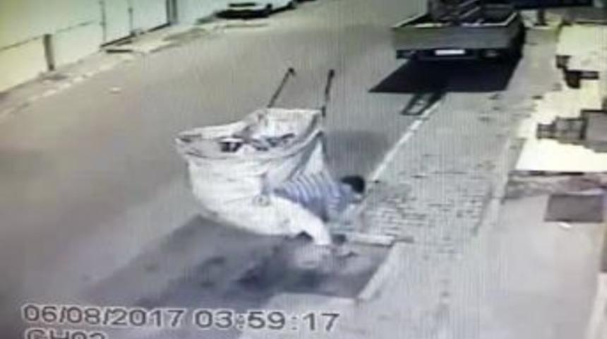 R&ouml;gar Kapağını &Ccedil;alan Kağıt Toplayıcısı Vatandaşların Canını Hi&ccedil;e Saydı