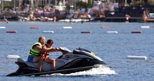 Bodrum Koylarında Hız Teknesi Kullanan Çocuklar Tehlike Saçıyor 1