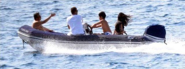 Bodrum Koylarında Hız Teknesi Kullanan Çocuklar Tehlike Saçıyor 2