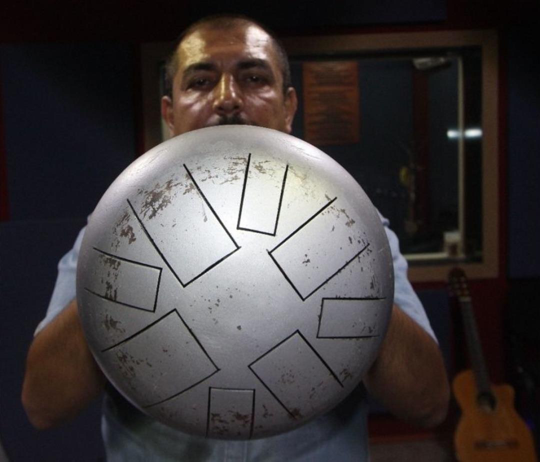 Piknik T&uuml;p&uuml;nden Enstr&uuml;man Yaptı, Şimdi Konser Veriyor