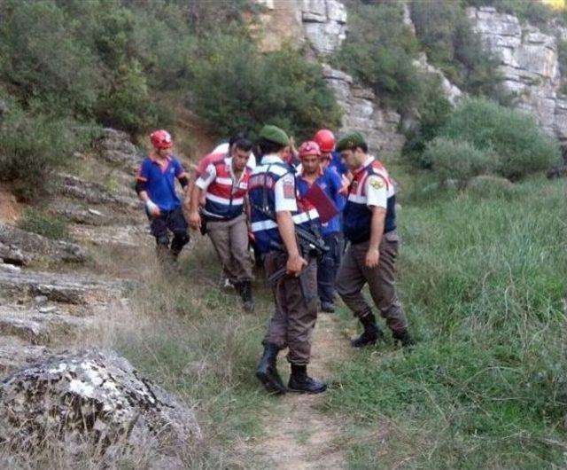 Kayalıklarda Mahsur Kalan Şahıs 4 Saatlik Operasyonla Kurtarıldı