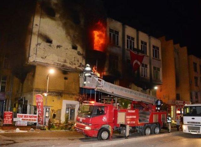 Yozgat’Ta Işhanı Yandı, 67 Konut Tahliye Edildi (2)