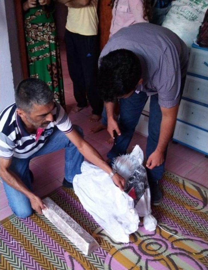 Yola Düşen Külçe Altını Suriyeli Alıp Götürdü G4