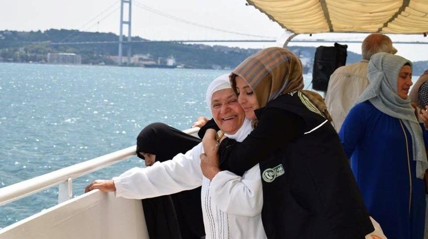 Kartepeli Yaşlılar Boğaz Turunun Keyfini &Ccedil;ıkardı