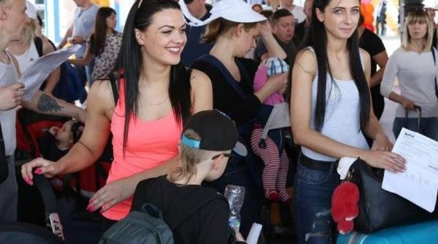 Antalya 8 Milyon Turiste Koşuyor