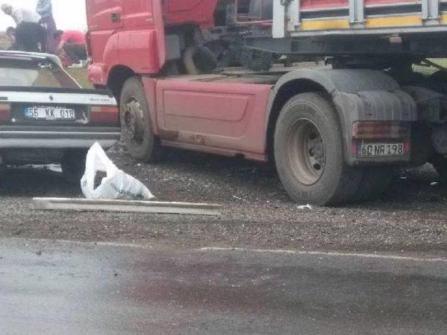 Akkuş'ta Tır Ile Otomobil Çarpıştı: 4 Yaralı