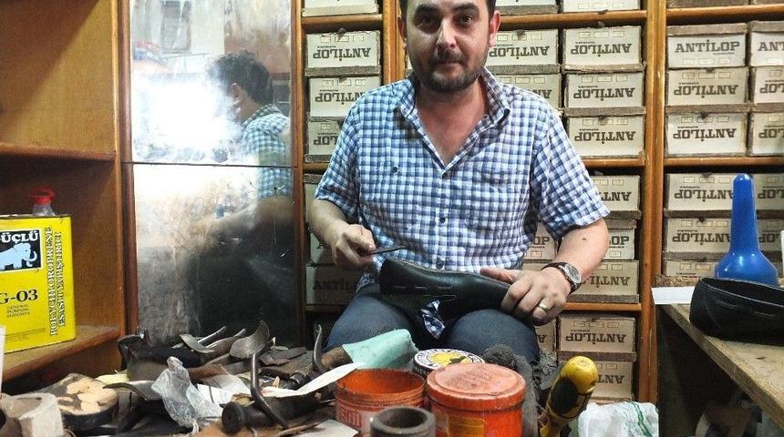 &Ccedil;ifte Diplomalı Ayakkabıcı