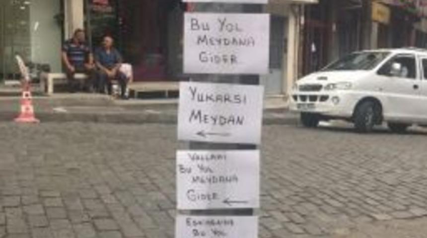 Adres Soranlardan Bıkan Esnaftan G&uuml;l&uuml;mseten &Ccedil;&ouml;z&uuml;m