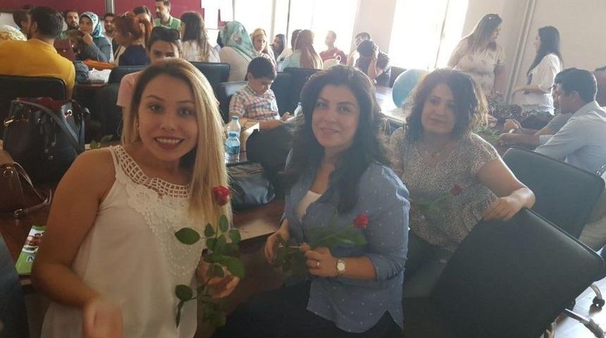 Van&rsquo;da &Ouml;ğretmenlere &Ccedil;i&ccedil;ekli Karşılama