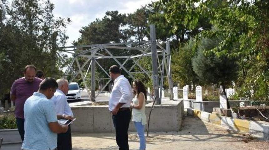 Mezarlığın Ortasına Elektrik Direği Dikildi