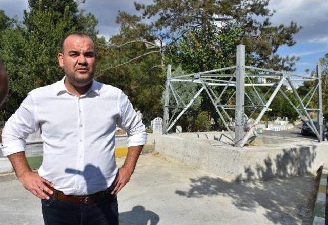 Mezarlığın Ortasına Elektrik Direği Dikildi 1