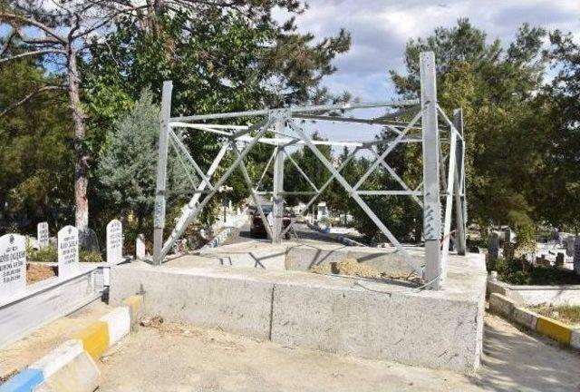 Mezarlığın Ortasına Elektrik Direği Dikildi 2