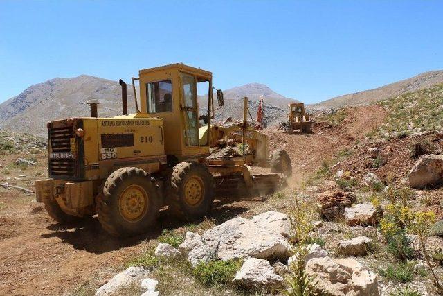 Kumluca’da 2 Bin Metrede Yol Sevinci