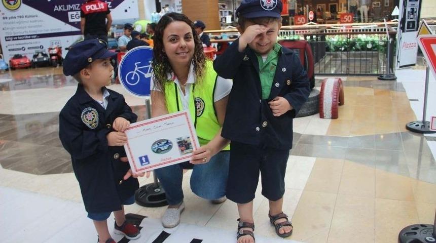 Piazza&rsquo;da Minikler Trafik Kurallarını Eğlenerek &Ouml;ğrendi