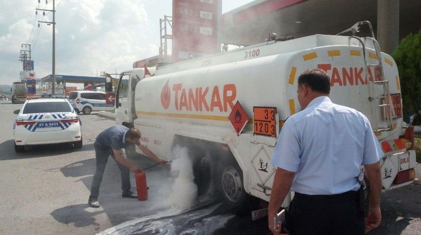 Kazayı &Ouml;nleyen Tanker Şof&ouml;r&uuml; &lsquo;yılın Personeli&rsquo; Se&ccedil;ildi